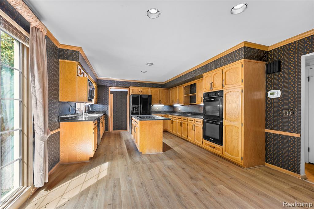 194 Charlevoix Avenue, Grosse Pointe Farms, MI 48236 — Photo 19