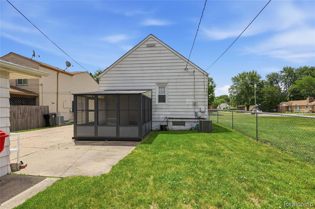19029 Florian Street, Roseville, MI 48066 — Photo 34