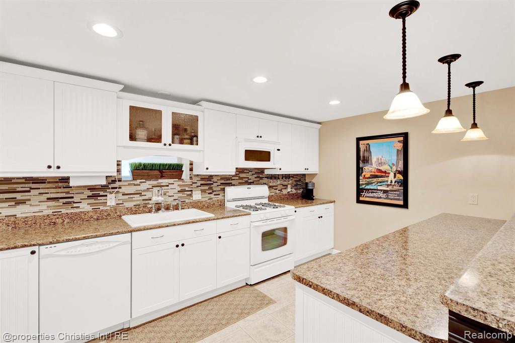 19418 Warwick Street, Beverly Hills, MI 48025 — Photo 44