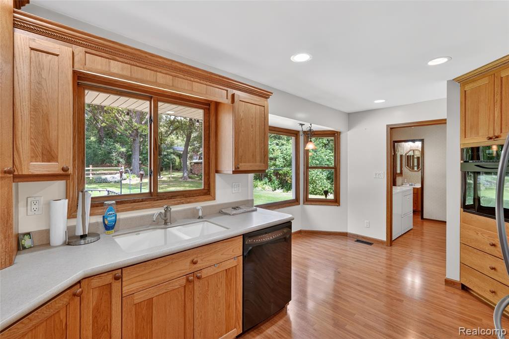 8668 Cooley Beach Drive, White Lake, MI — Photo 14