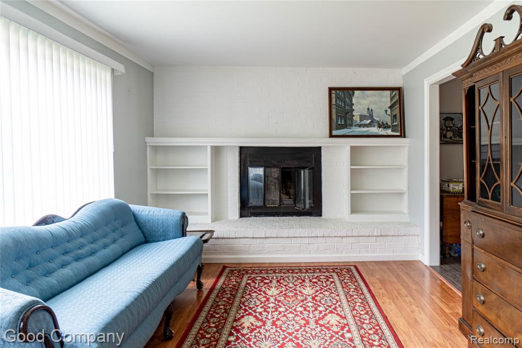 935 N MAPLE Avenue, Royal Oak, MI 48067 — Photo 2