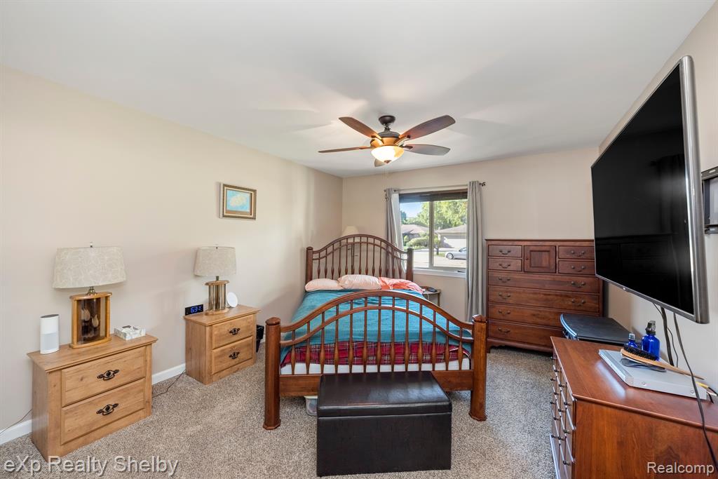 39611 HOLIDAY Drive, Sterling Heights, MI 48313 — Photo 20