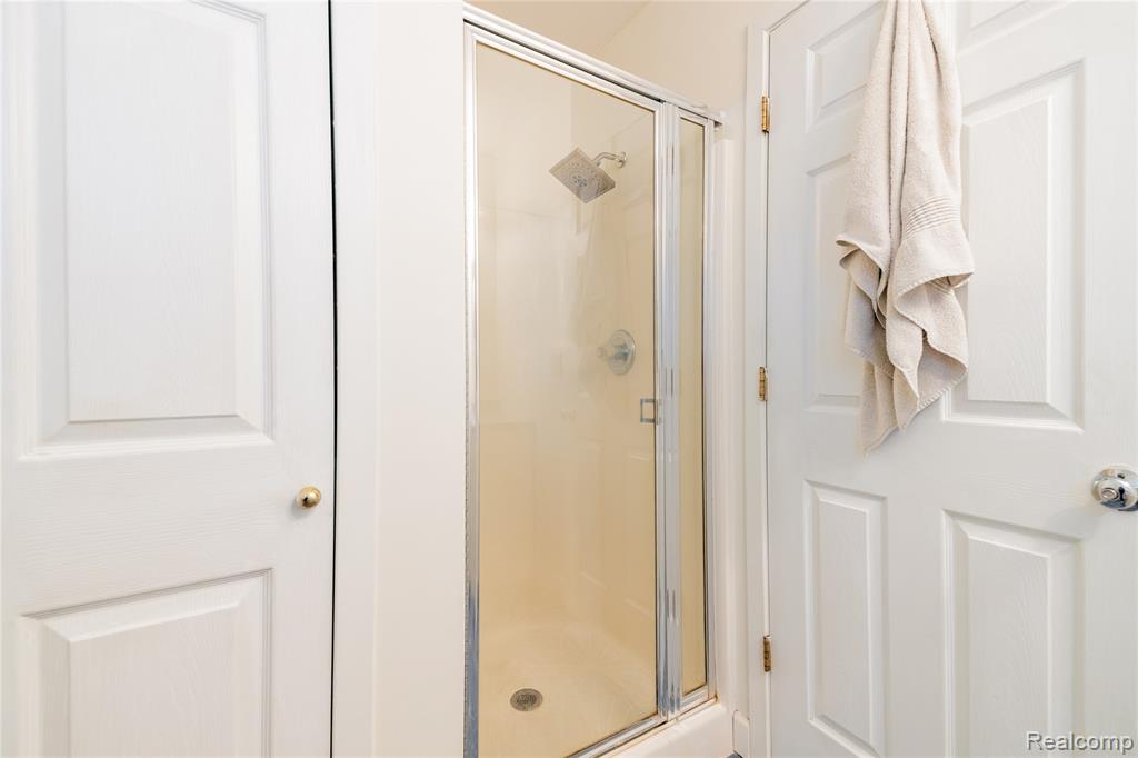 907 Huntclub Boulevard, Auburn Hills, MI 48326 — Photo 18
