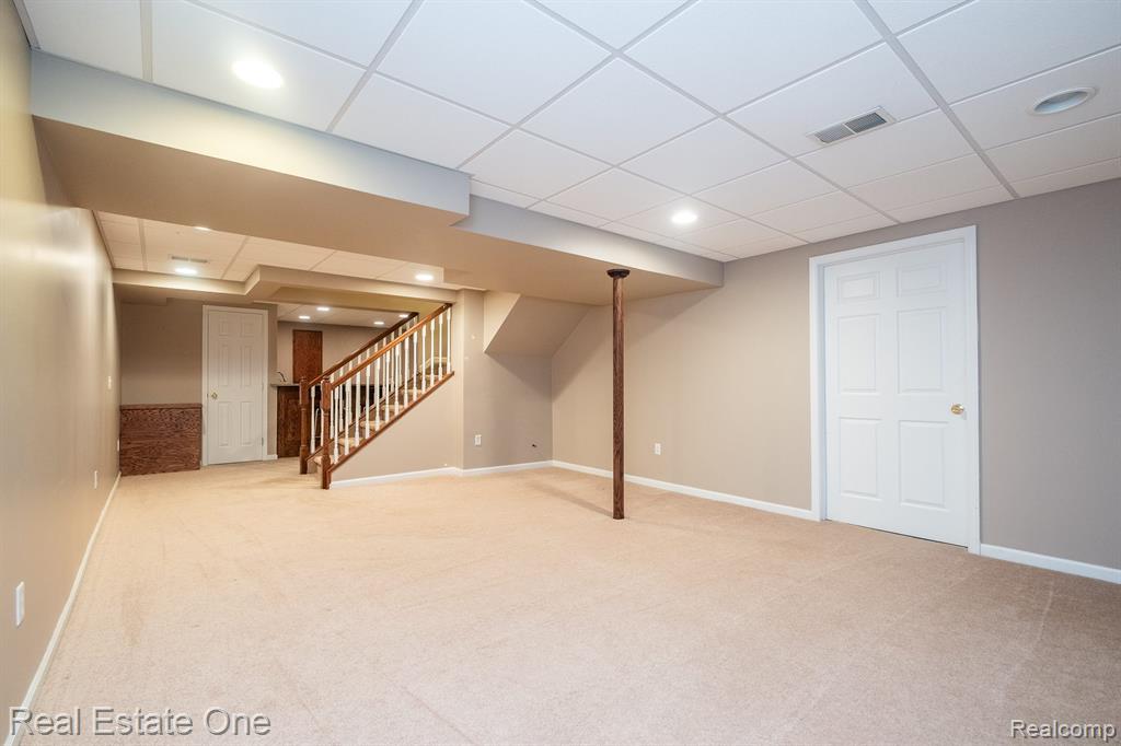 1092 CHESTNUT Lane, South Lyon, MI 48178 — Photo 47