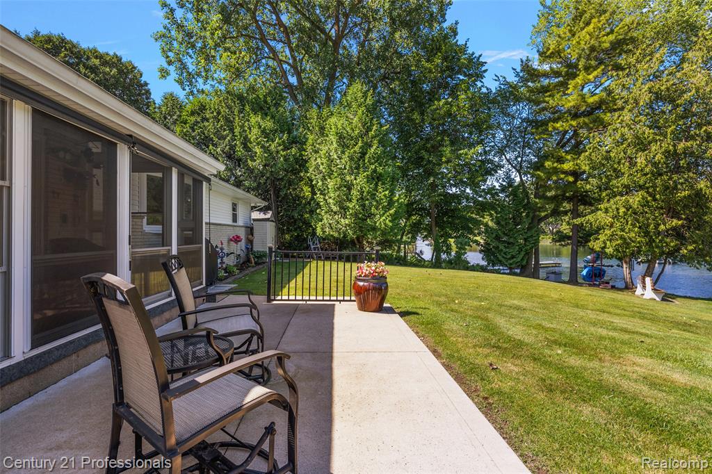 9311 Whipple Shores Drive, Clarkston, MI 48348 — Photo 15