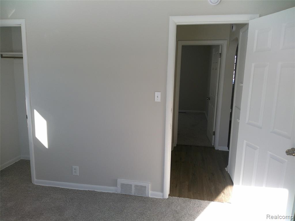 846 W Hemphill Road, Flint, MI 48507 — Photo 8