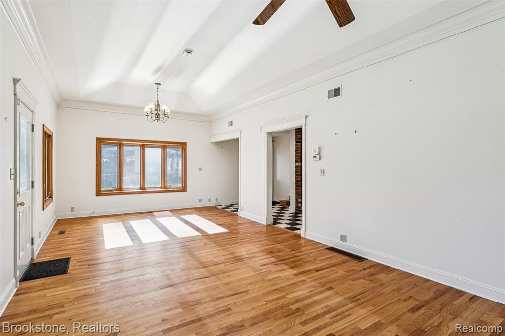 614 S East Street, Fenton, MI 48430 — Photo 11