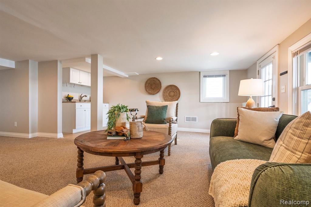 9568 MAIN Street, Whitmore Lake, MI 48189 — Photo 32