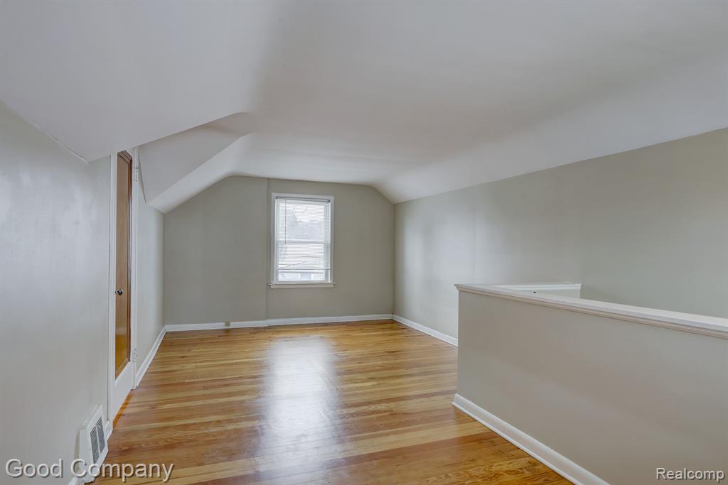 8460 Kenberton Drive, Oak Park, MI 48237 — Photo 31