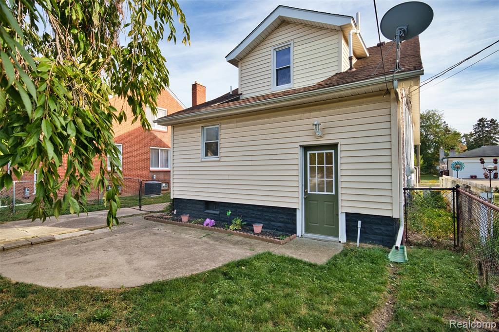 7335 Gronow, Center Line, MI 48015 — Photo 6