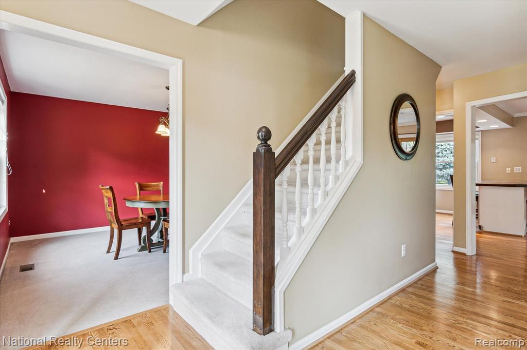 42372 COTSWOLD Court, Northville, MI 48168 — Photo 33