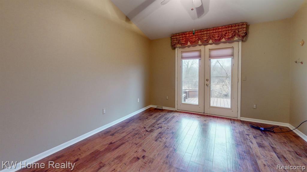 43516 RIVERBEND Boulevard, Clinton Twp, MI 48038 — Photo 13