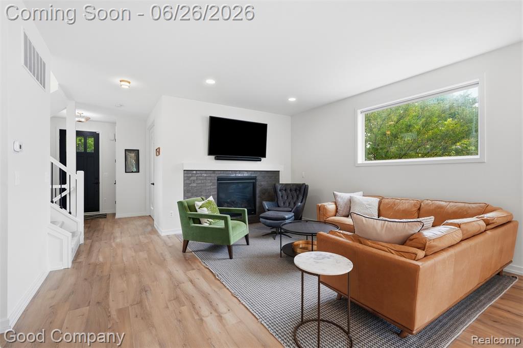 8431 Kenberton Drive, Oak Park, MI 48237 — Photo 11