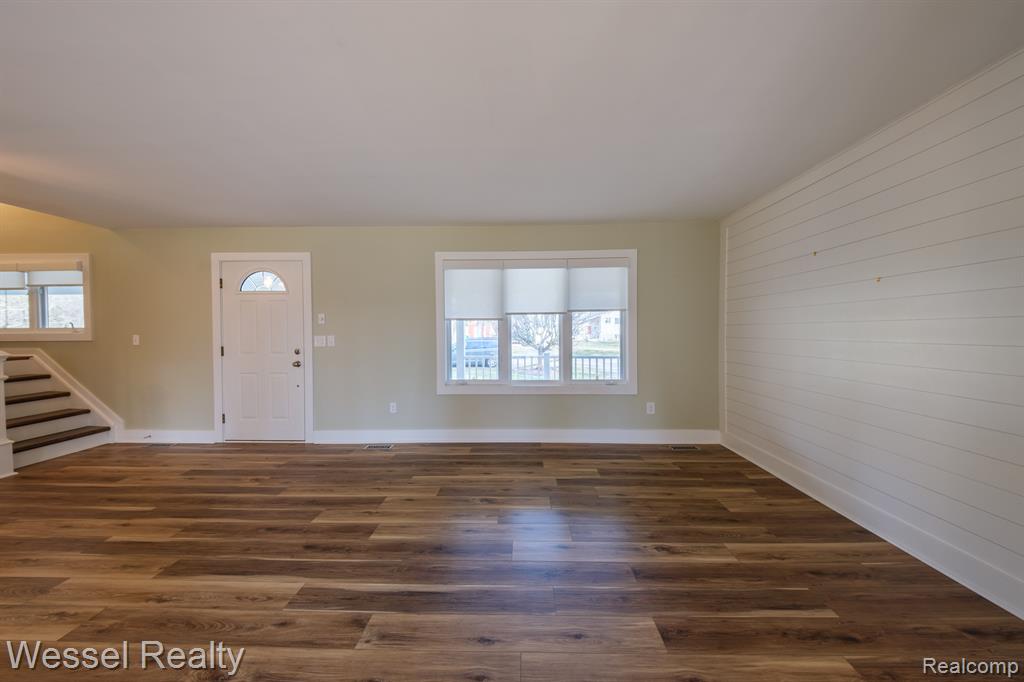 557 Green Cove Drive, Holly, MI 48442 — Photo 12