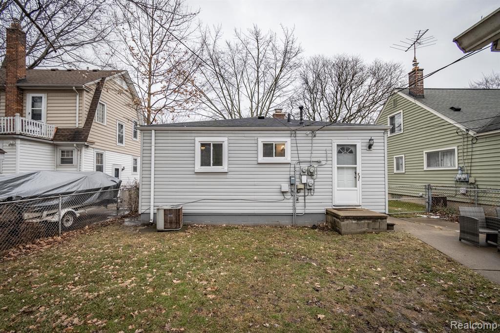 715 N DORCHESTER Avenue, Royal Oak, MI 48067 — Photo 27