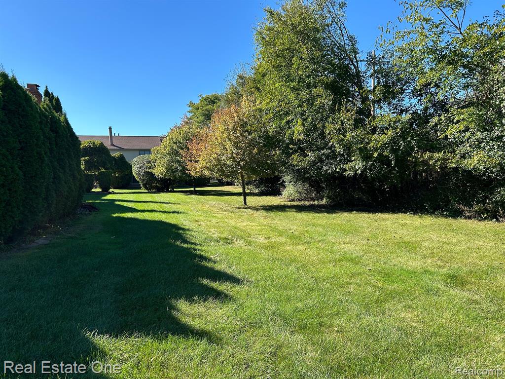 3988 OLD CREEK Road, Troy, MI 48084 — Photo 16