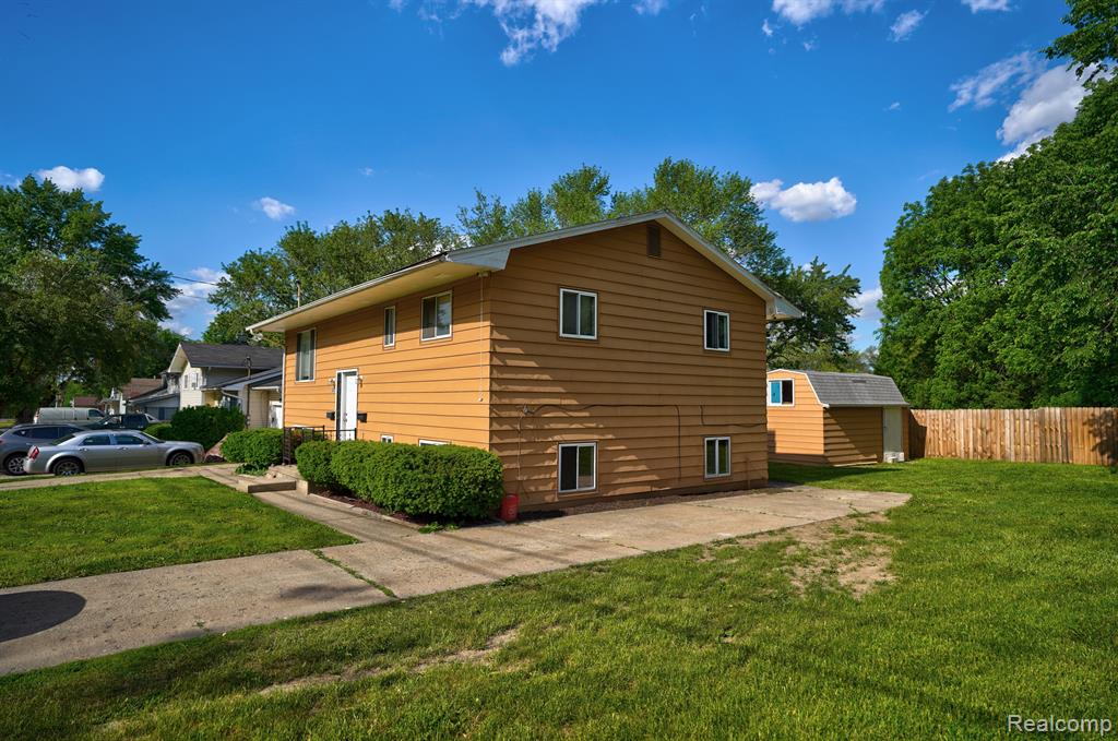 943 BRADLEY Avenue, Flint, MI 48503 — Photo 4