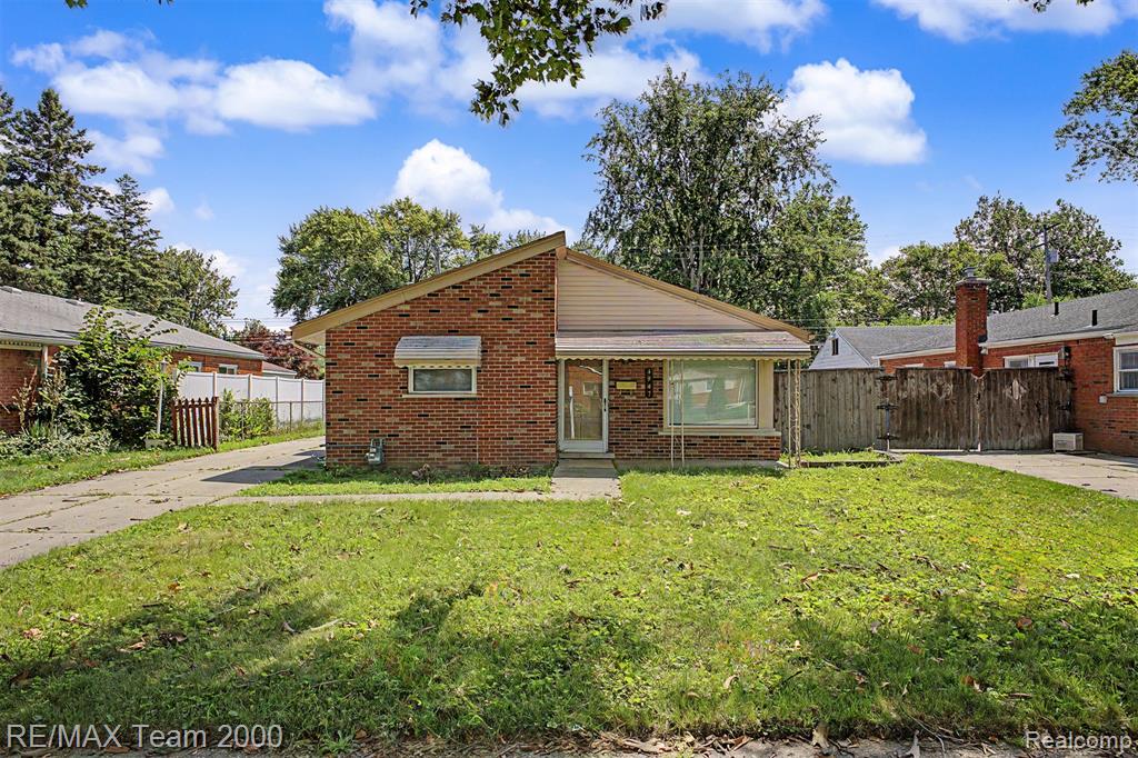 4947 Roosevelt Boulevard, Dearborn Heights, MI 48125 — front exterior