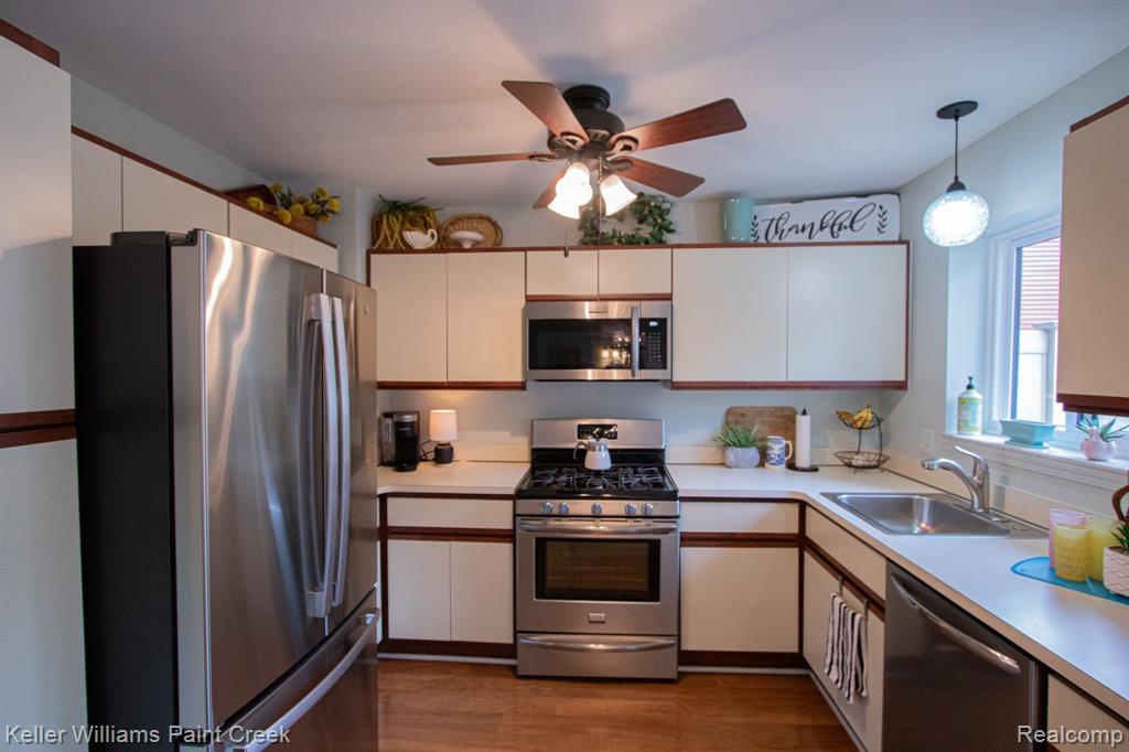 42200 LOCHMOOR Street, Clinton Twp, MI 48038 — Photo 11