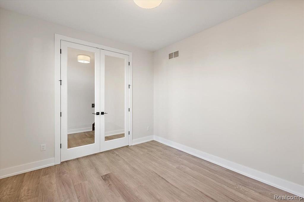 4104 Spring Meadows Drive, Sterling Heights, MI 48314 — Photo 11