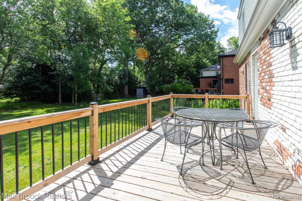 25830 Berkley Avenue, Huntington Woods, MI — Photo 45