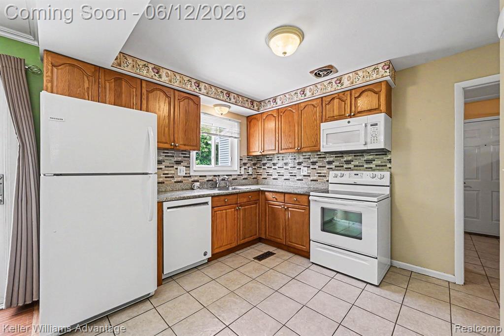 1669 Ashstan Drive, Walled Lake, MI 48390 — Photo 10
