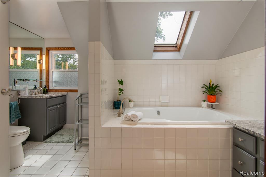 10855 Kingston Avenue, Huntington Woods, MI — Photo 27