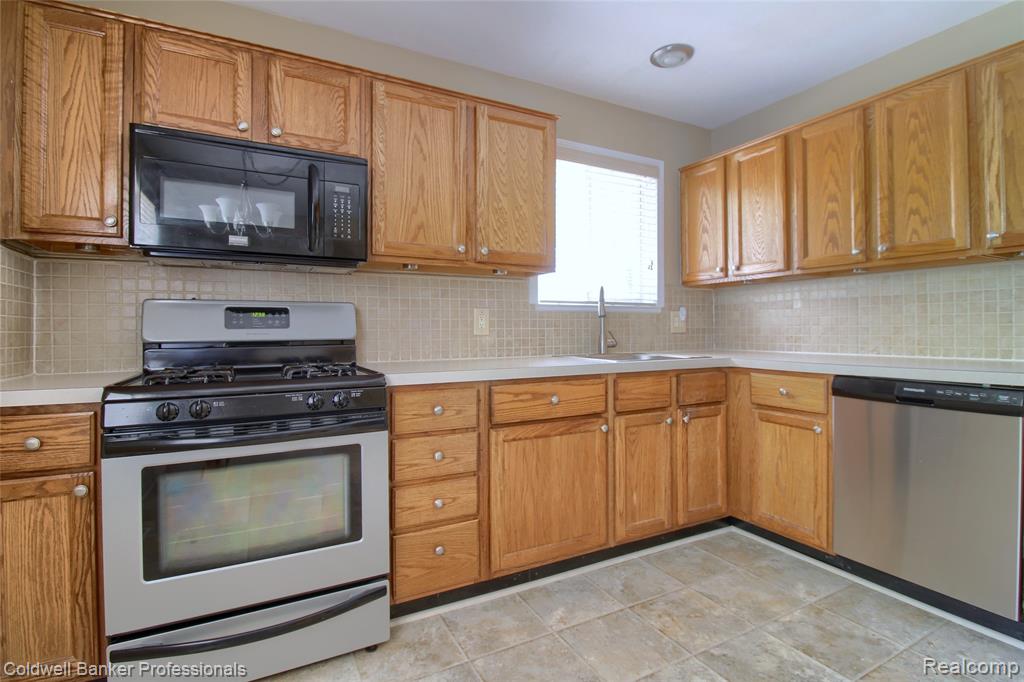 41928 River Oaks, Plymouth, MI 48170 — Photo 9