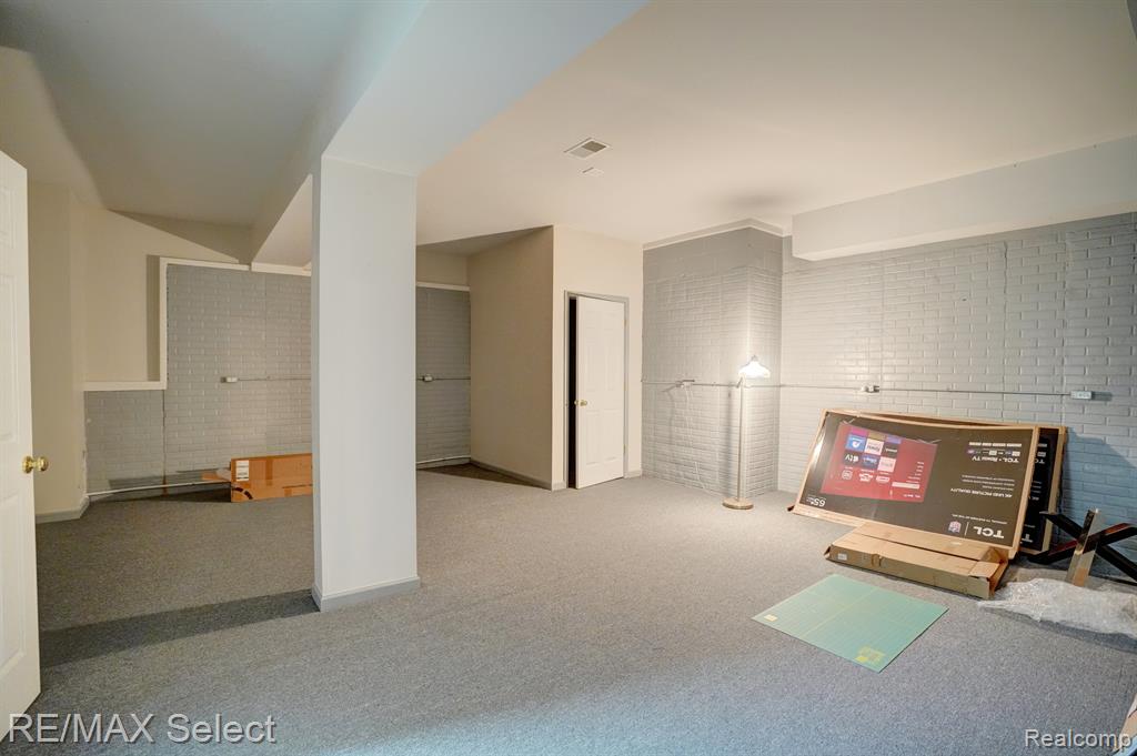 4392 OAK TREE Trail, Fenton, MI 48430 — Photo 46