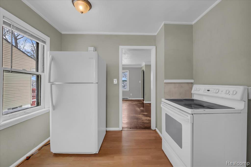 18981 Kenosha Street, Harper Woods, MI 48225 — Photo 6