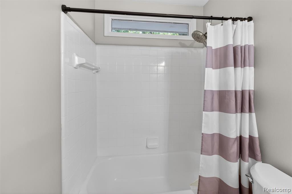 7359 Colchester Lane, West Bloomfield, MI — Photo 25