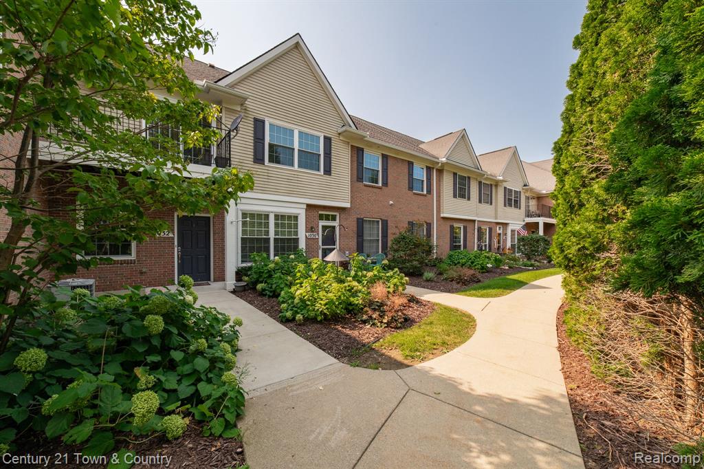 1032 SHIAWASSEE Circle, Howell, MI 48843 — Photo 3