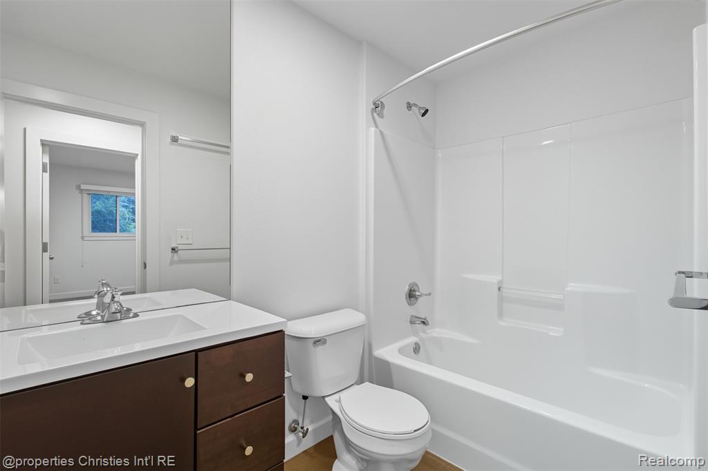 571 Yorkton Lane, Bloomfield Hills, MI 48304 — Photo 17