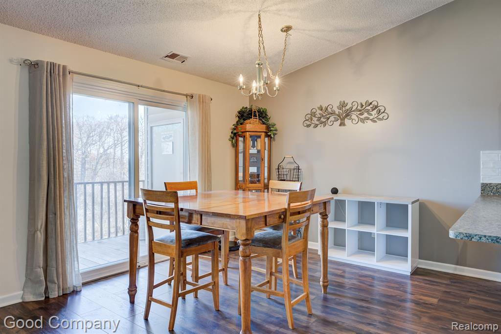 4910 HARBOR POINT Drive, 3, Waterford, MI 48329 — Photo 12