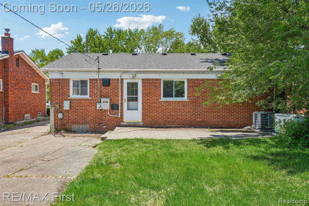 29636 Spoon Avenue, Madison Heights, MI 48071 — Photo 2