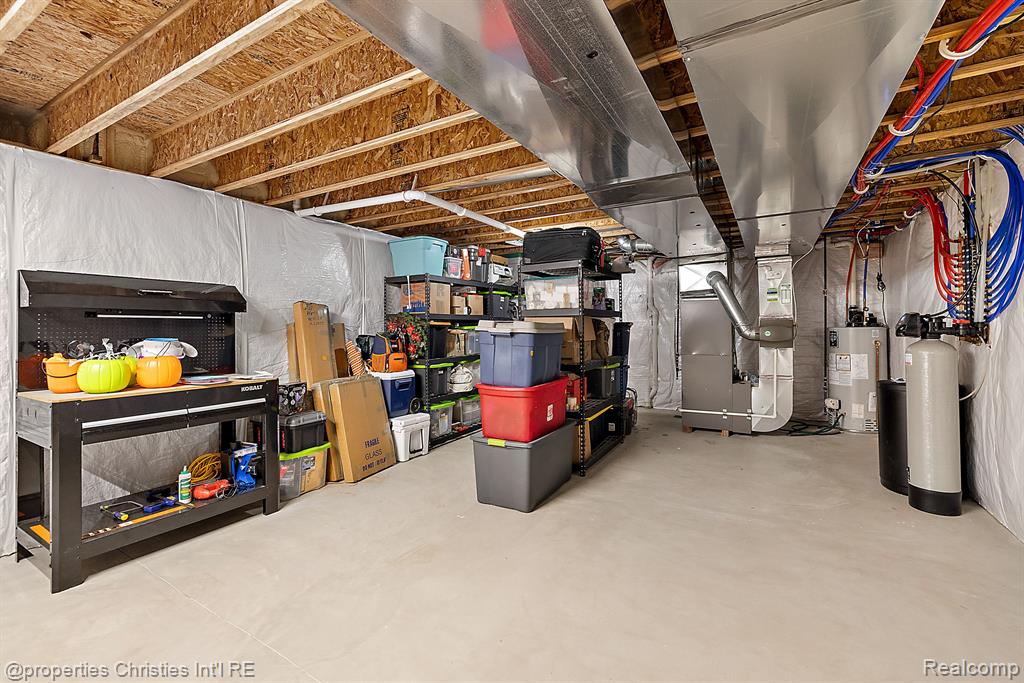61171 SADDLECREEK Drive, South Lyon, MI 48178 — Photo 47