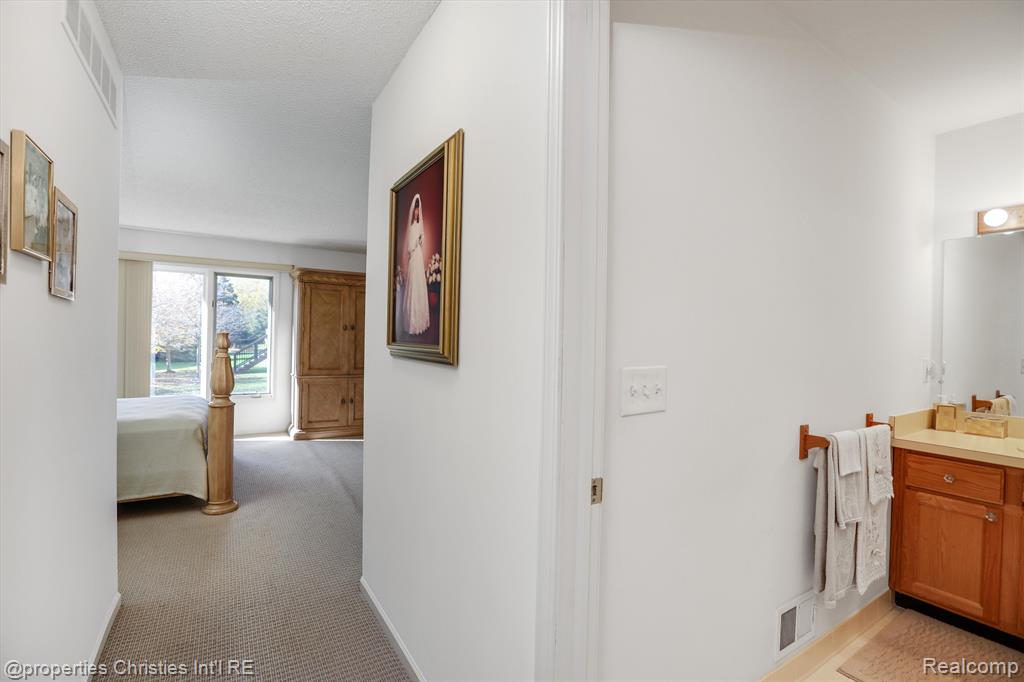 35211 White Pine Trail, Farmington Hills, MI 48335 — Photo 18