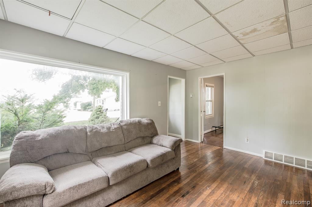6400 Elmwood Drive, Waterford, MI 48329 — Photo 8
