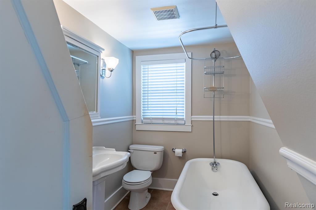 934 N CENTER Street, Royal Oak, MI 48067 — Photo 16