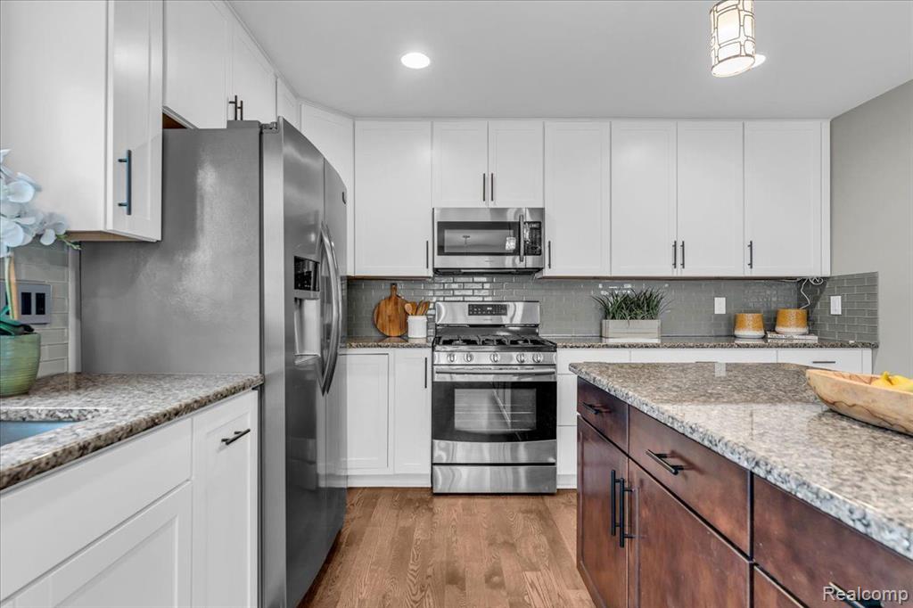 705 WHITCOMB Avenue, Royal Oak, MI 48073 — Photo 11