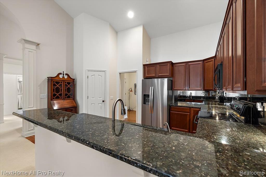 838 Knolls Landing Drive, 6, Milford, MI 48381 — Photo 13