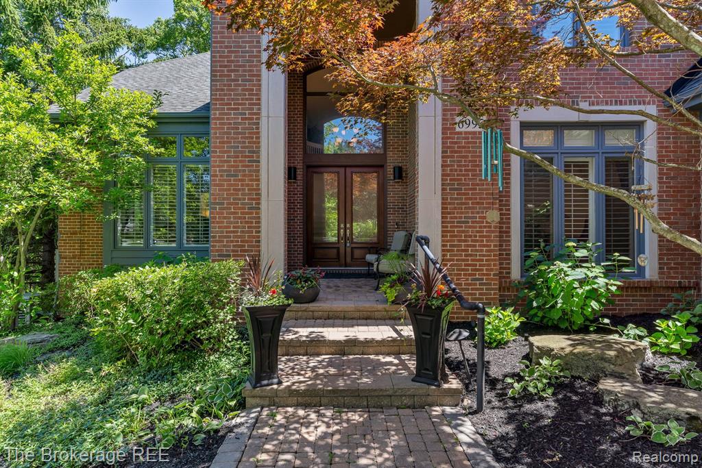 6995 HAWK WOODS Court, West Bloomfield, MI — Photo 3