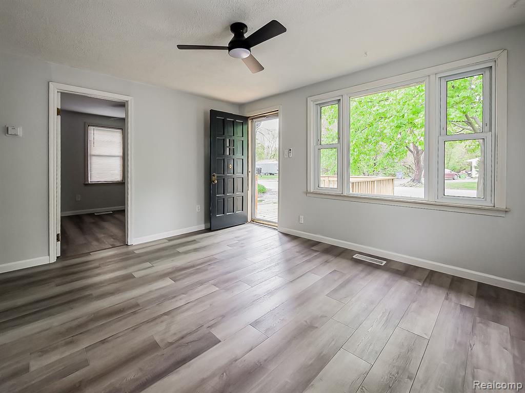 538 UNION LAKE Road, White Lake, MI — Photo 2