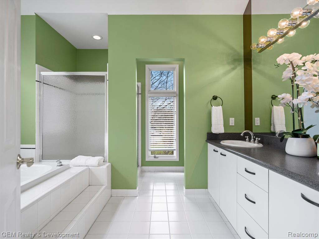 7487 KENNINGTON Boulevard, West Bloomfield, MI — Photo 14