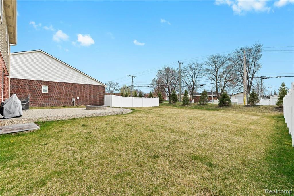 8242 BERWICK Drive, Westland, MI — Photo 32
