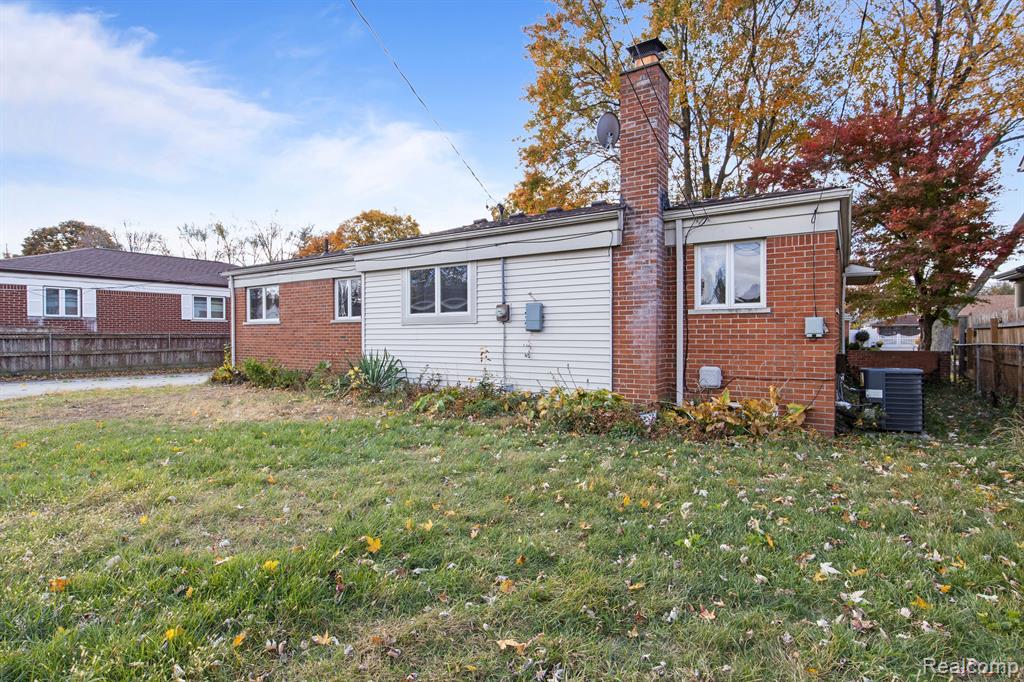 6916 KINMORE Street, Dearborn Heights, MI 48127 — Photo 33
