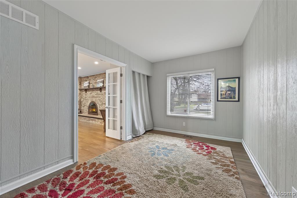 3960 Kings Point Drive, Troy, MI 48083 — Photo 13