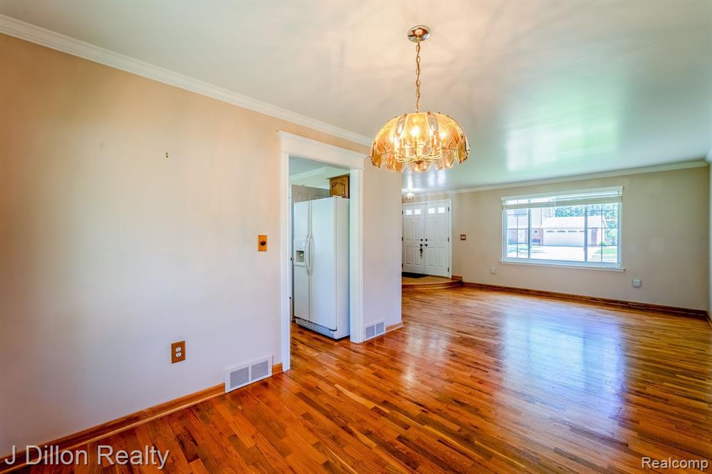 9121 TAVISTOCK Drive, Plymouth, MI 48170 — Photo 10