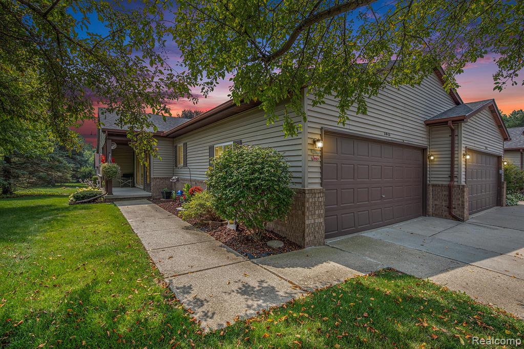 5045 Sandalwood Drive, Grand Blanc, MI 48439 — Photo 3