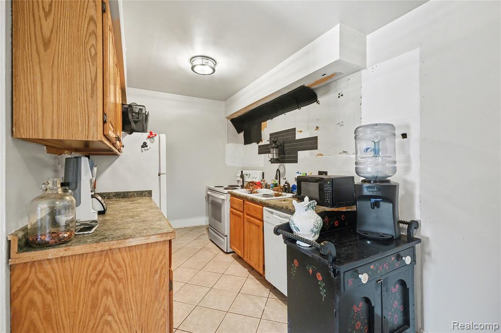 31805 Kelly Road, 25, Fraser, MI 48026 — Photo 3